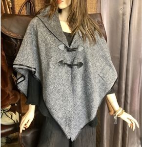 Like new accessory St new York shawl with black leather purse